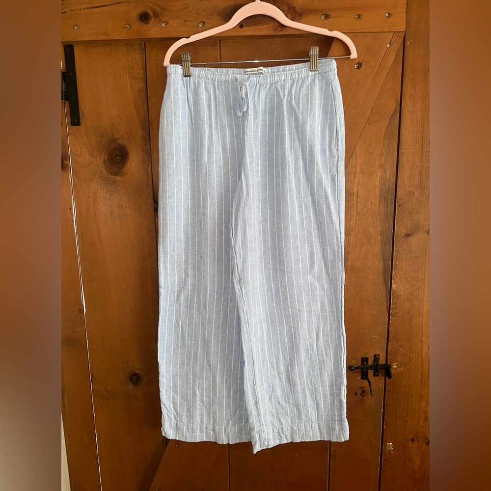 Abercrombie & Fitch Light Blue Pinstripe Linen Pull On Pants Sz Small Short